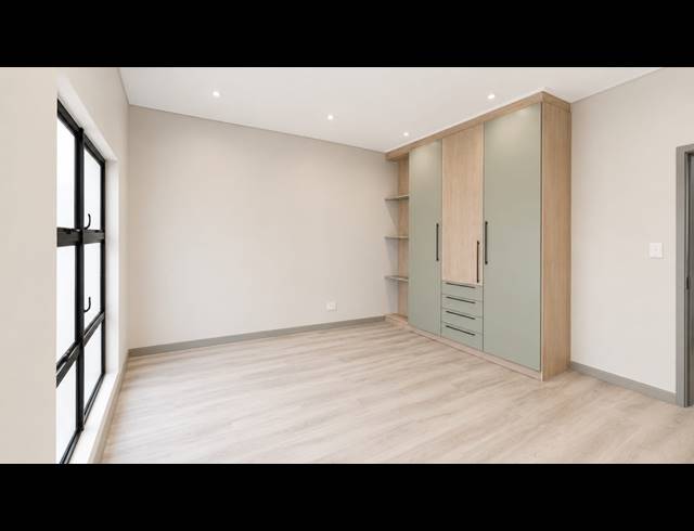 5 BEDROOM HOUSE FOR SALE IN SILWERKRUIN